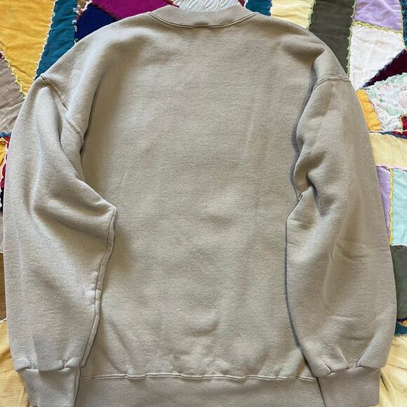 Vintage ‘The Nature Conservancy’ Bass Fish Embroidered Beige Crewneck Large - Picture 2 of 6